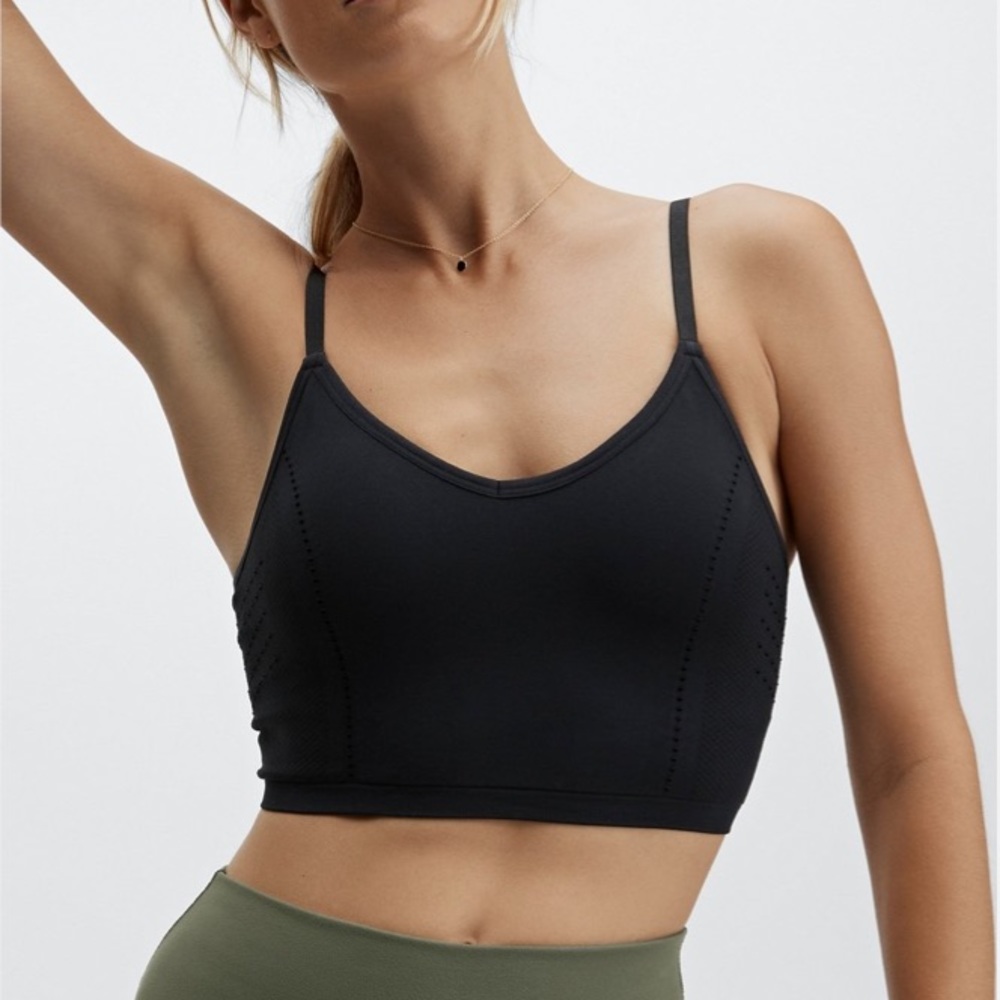 Black Fabletics Sync Seamless Midi Bra